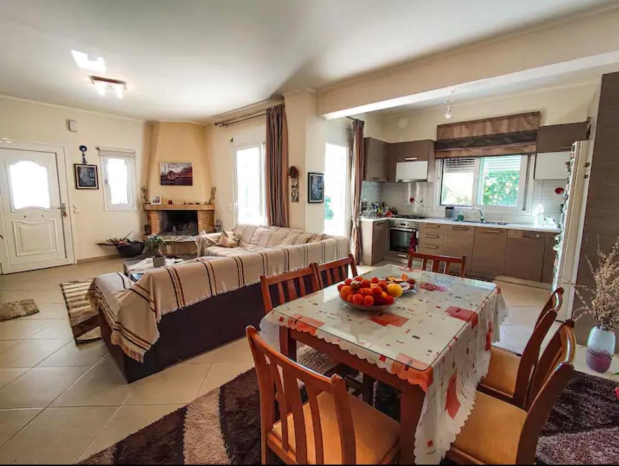 Eretria Homestay Eksteriør billede